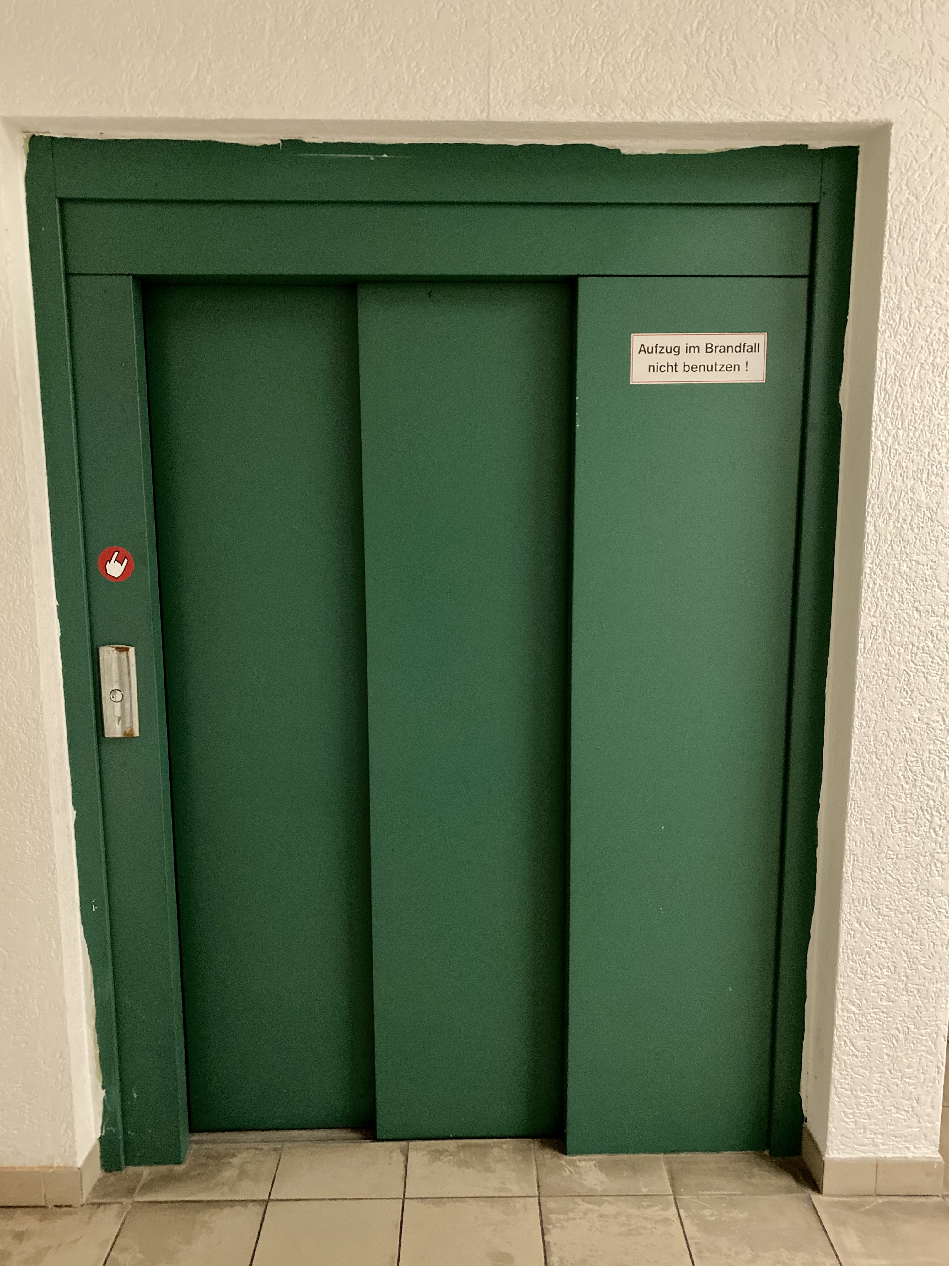 Aufzug Vorderhaus (nicht in Betrieb)