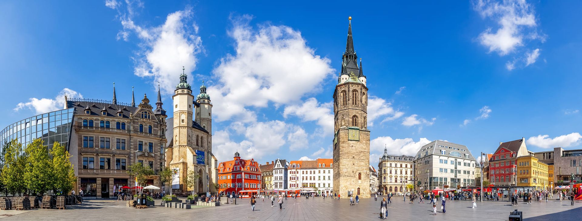 Marktplatz in Halle (Saale) mit Marktkirche und Rotem Turm
